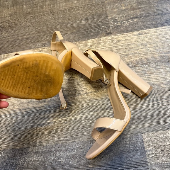 heels - Picture 3 of 4